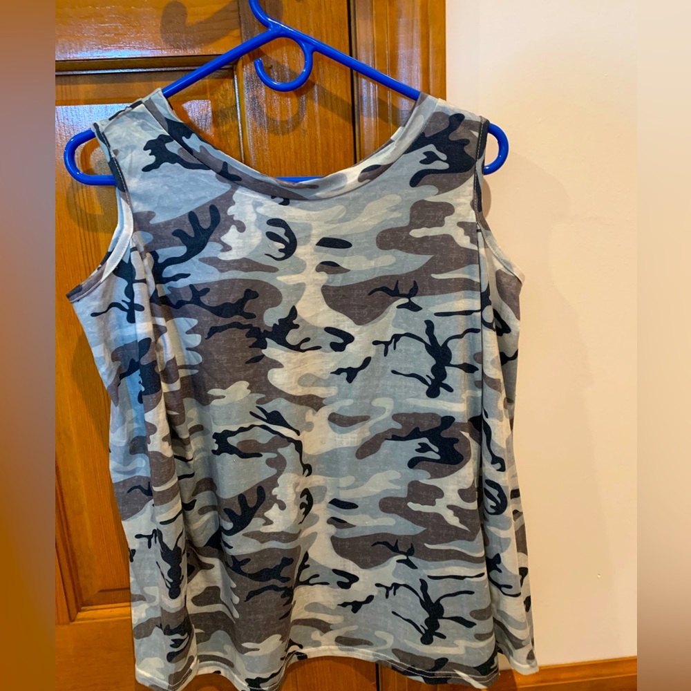 Blue Camo Cold Shoulder LS Shirt. Size S. Very soft.